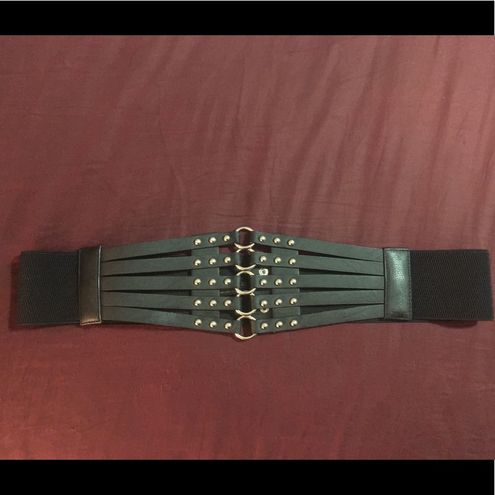 Torrid size 3 wide belt, black with silver accents